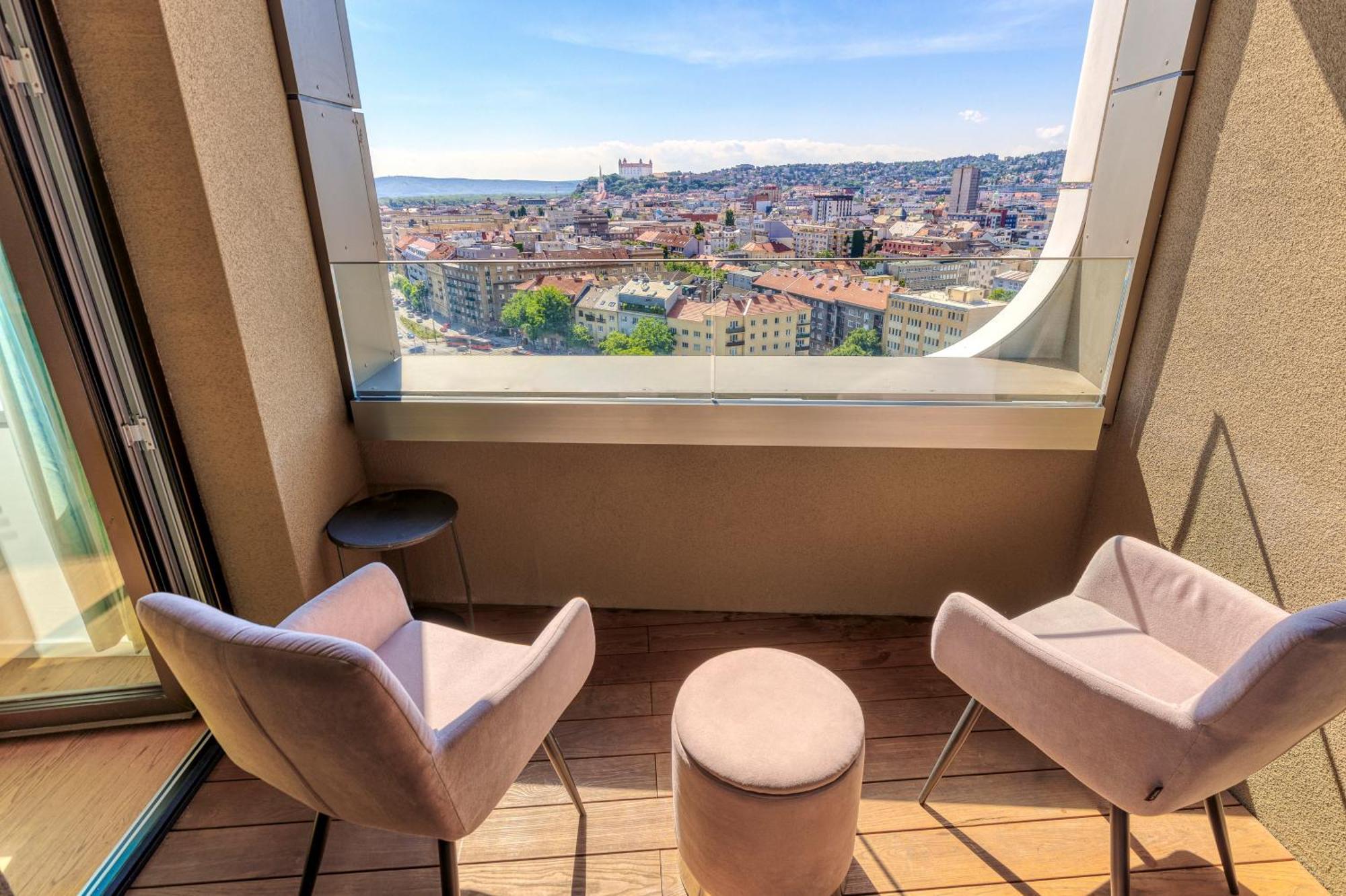 Sky Park 1 - Luxurious #Instaworthy Apartment In Downtown City Center With Included Parking, Best Address In Town Братислава Экстерьер фото