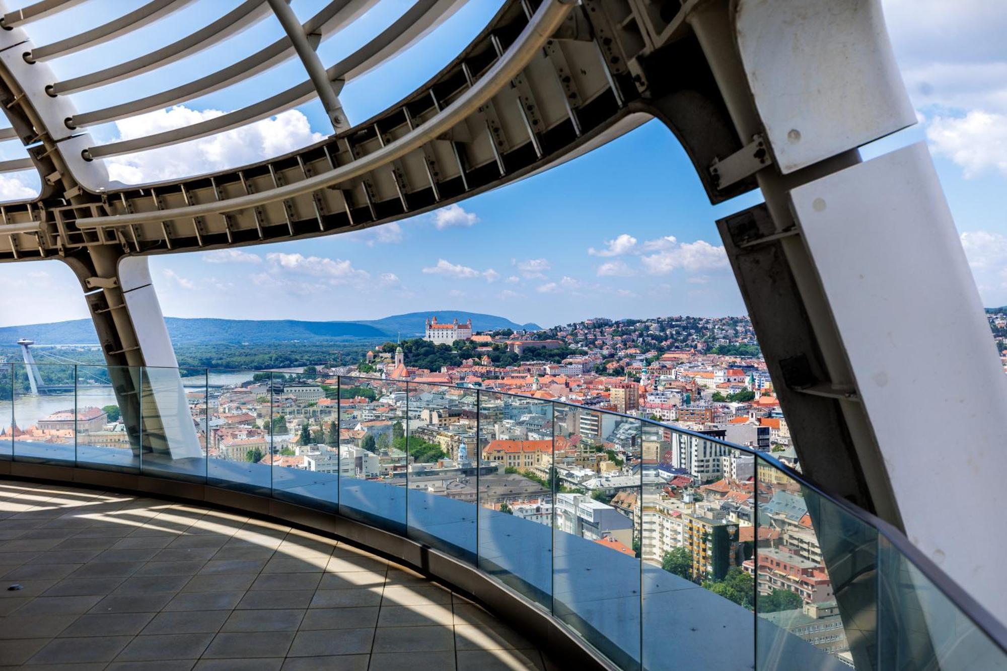 Sky Park 1 - Luxurious #Instaworthy Apartment In Downtown City Center With Included Parking, Best Address In Town Братислава Экстерьер фото