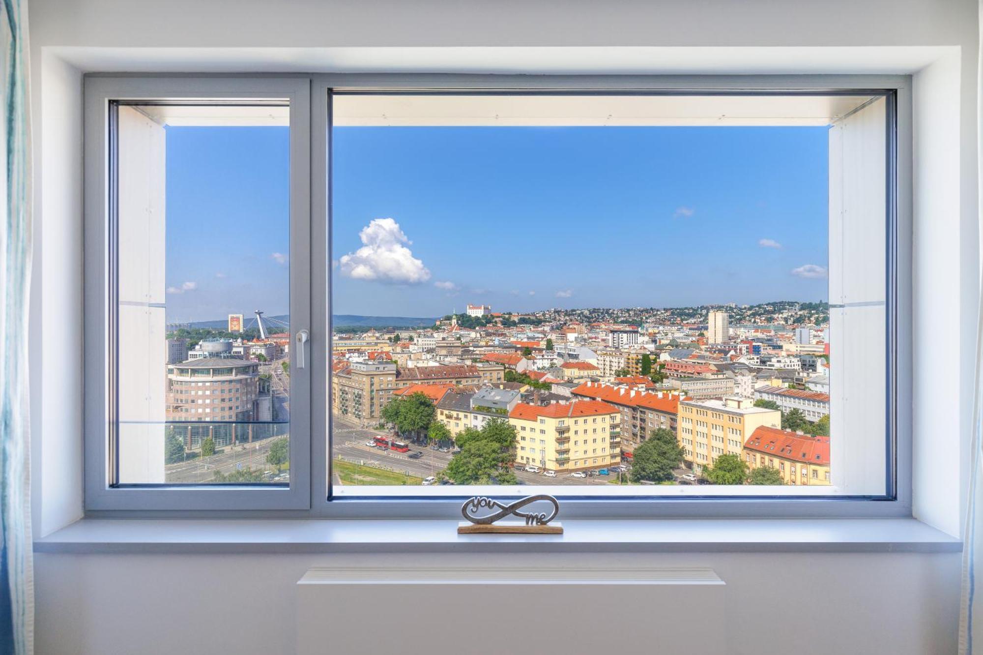 Sky Park 1 - Luxurious #Instaworthy Apartment In Downtown City Center With Included Parking, Best Address In Town Братислава Экстерьер фото