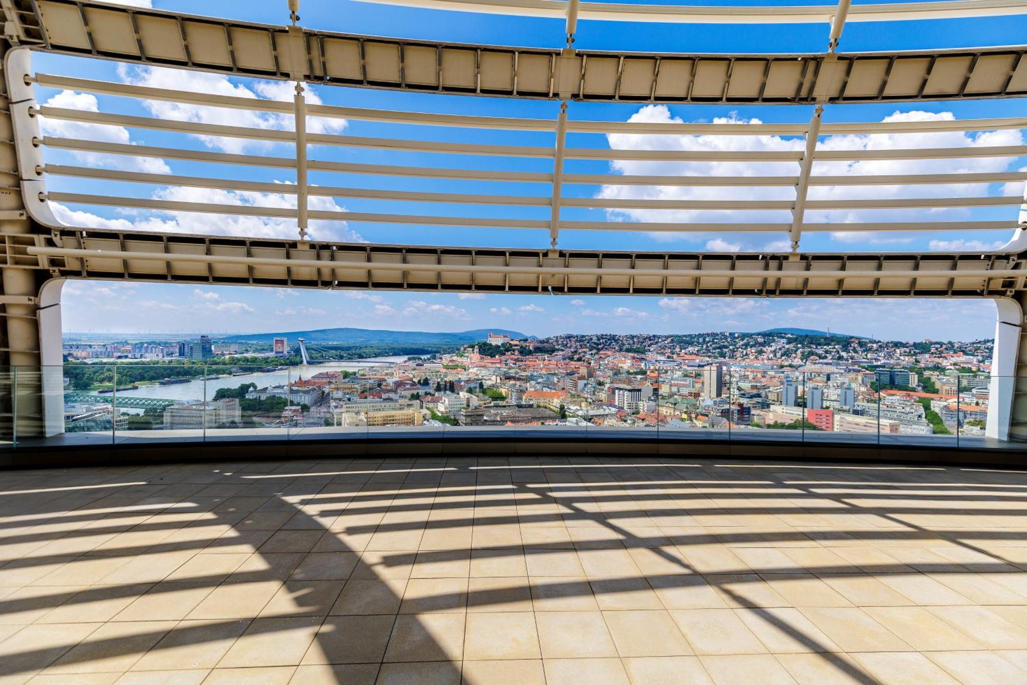 Sky Park 1 - Luxurious #Instaworthy Apartment In Downtown City Center With Included Parking, Best Address In Town Братислава Экстерьер фото