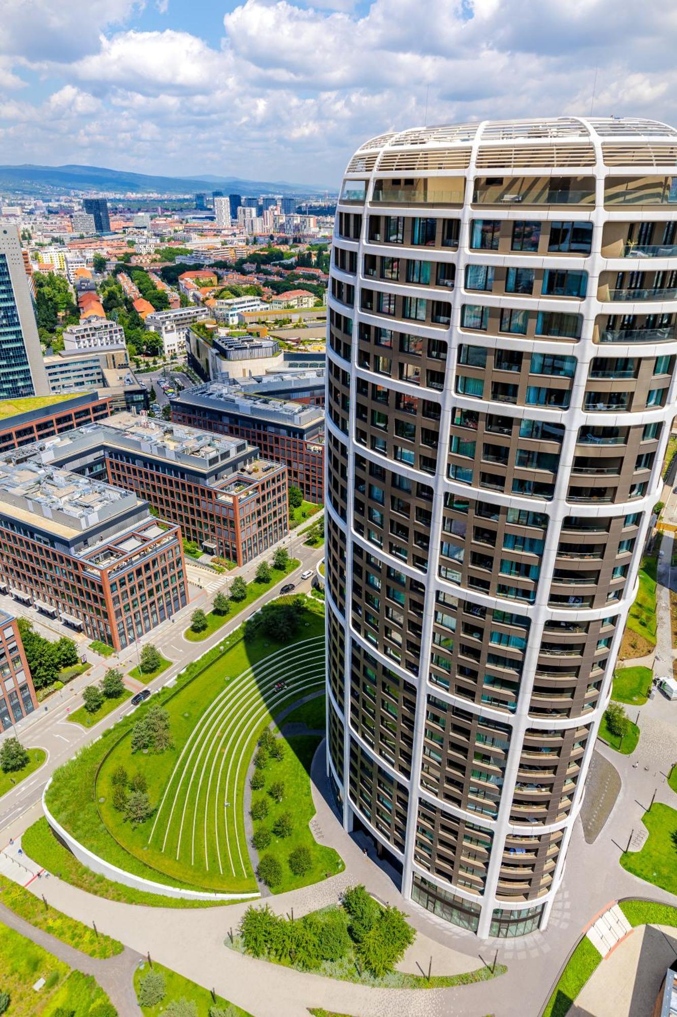 Sky Park 1 - Luxurious #Instaworthy Apartment In Downtown City Center With Included Parking, Best Address In Town Братислава Экстерьер фото